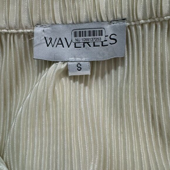 Waverles Ribbed Pleated Feather Cuff Button Down Top - Picture 9 of 10